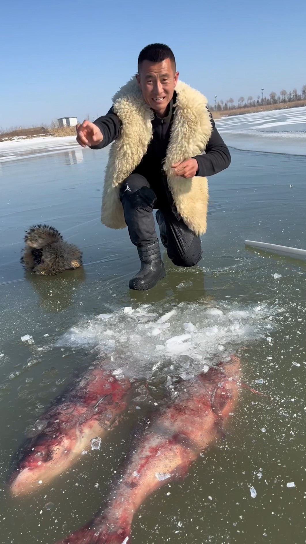 Encontró esto en el río congelado… ¡Wow! ?❄️